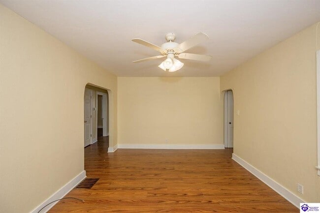 Building Photo - 216 N Mantle Ave