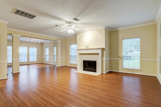 Foto del edificio - 1373 El Camino Village Dr