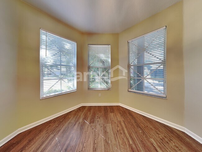 Foto del edificio - 461 Misty Oaks Run