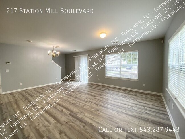 Building Photo - End-Unit Townhome in Mill Creek/Cypress Ri...