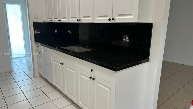 Foto del edificio - 21240 NE 9th Ct