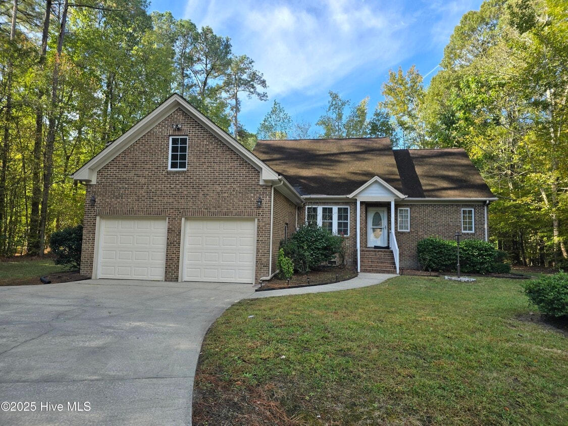 Primary Photo - 109 Neuse Cir