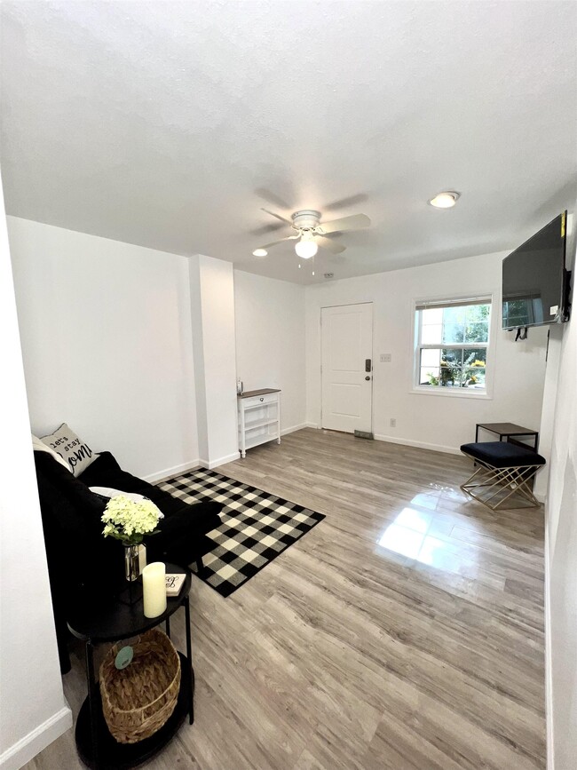 Foto del edificio - 2213 Holton St