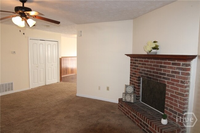 Foto del edificio - 159 Highland Park Dr