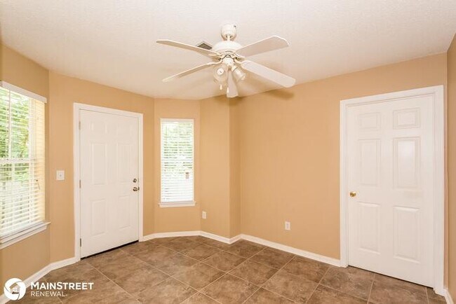 Foto del edificio - 1058 Erie Circle, Stone Mountain, GA 30087