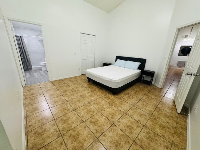 Habitación principal privada - 536 Cheshire Way