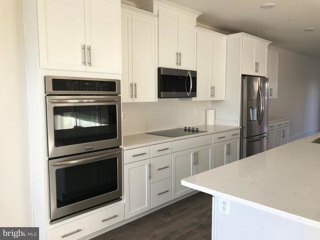 Building Photo - 43 Silverway Dr