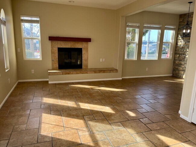 Foto del edificio - Beautiful 3 bed 2 bath townhome