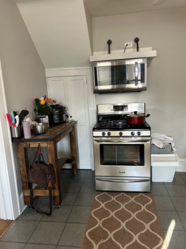 Foto principal - 2907 NE Benjamin St