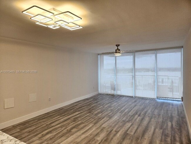 Foto del edificio - 18021 Biscayne Blvd