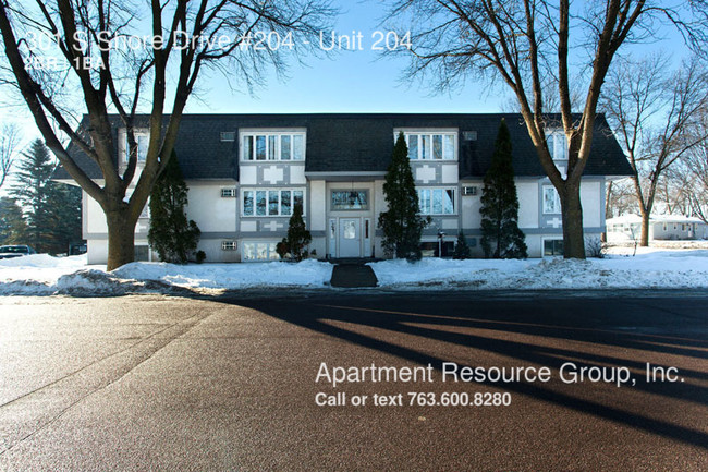 Building Photo - 301 S Shore Dr