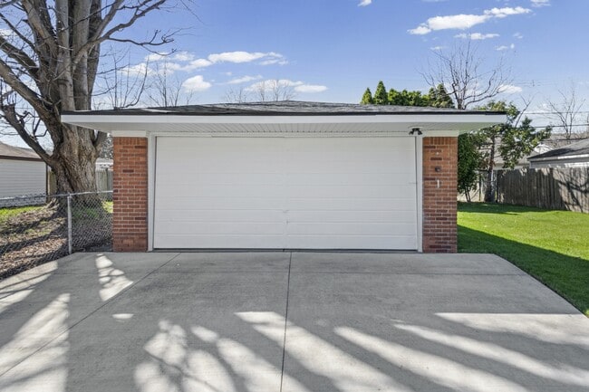 Foto del edificio - 22055 Elmwood Ave