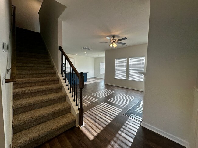 Building Photo - 4 bed/2.5 bath home - E Morristown