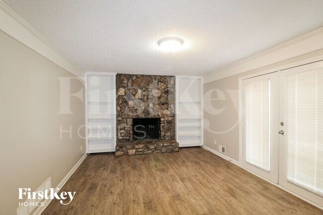 Foto del edificio - 4618 Forest Pl