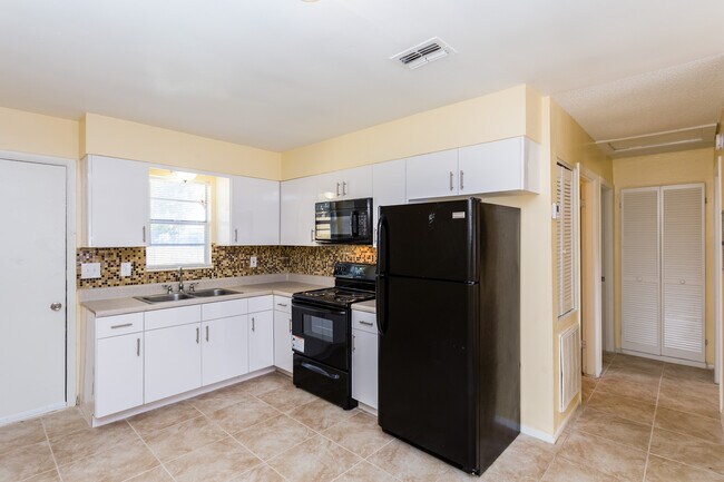 Building Photo - 2239 Bryan St