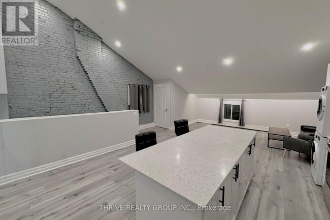 Building Photo - 268 Talbot St