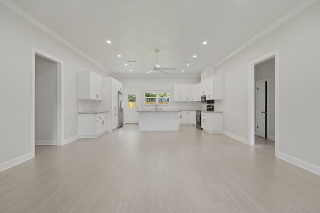 Foto del edificio - 3418 Shadowcrest Ln