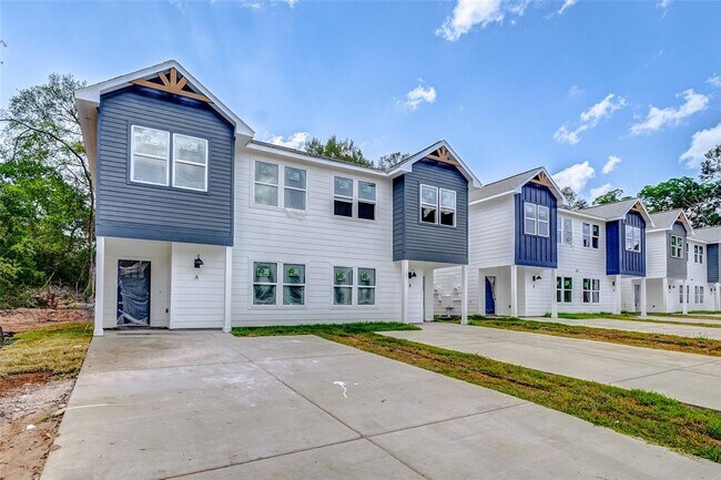 Building Photo - 807 Avenue J Pl