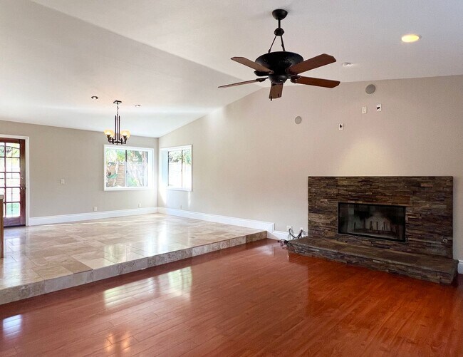 Building Photo - Single Story 3 Bedroom House in South Oceanside