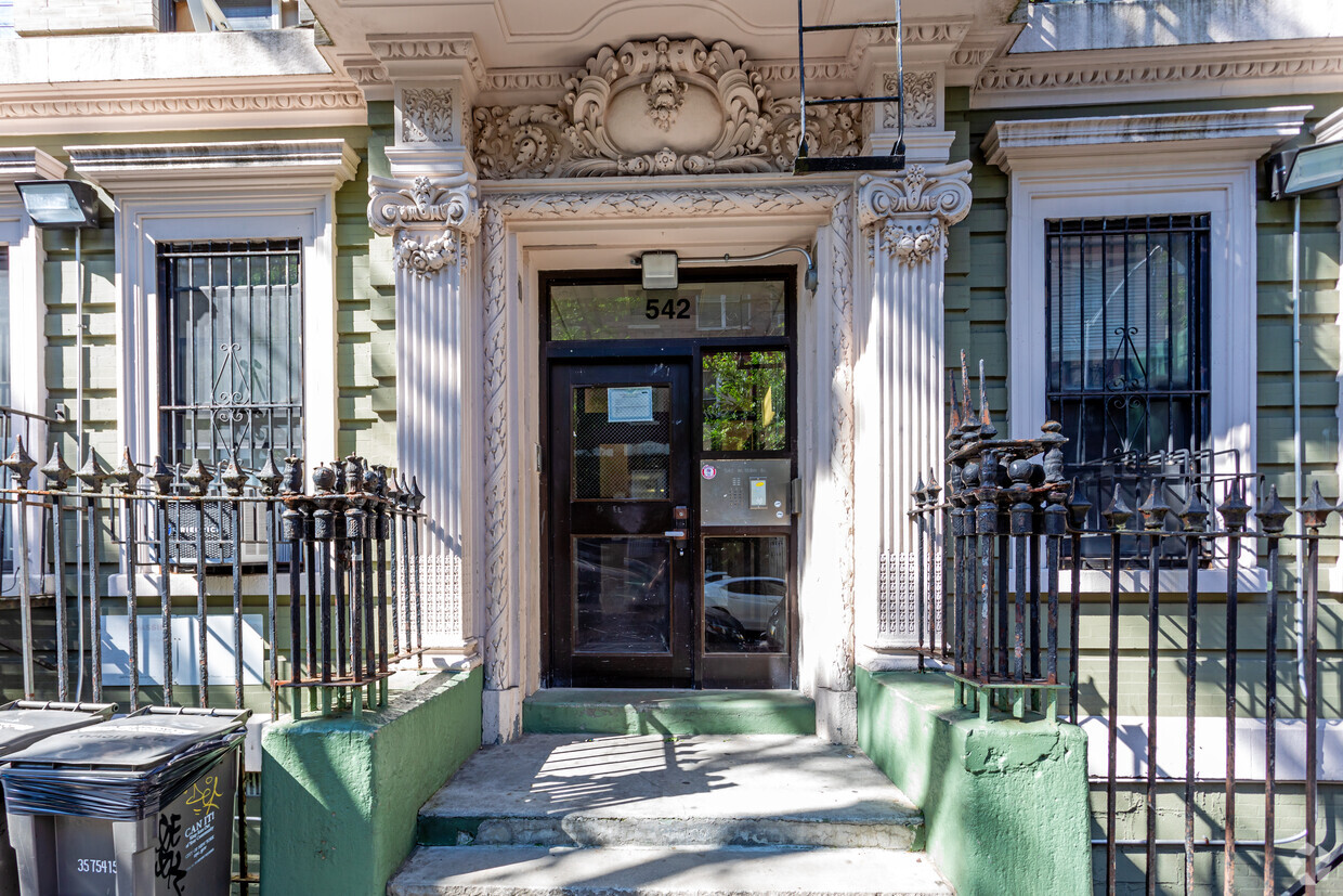 Entrada - 542 W 159th St