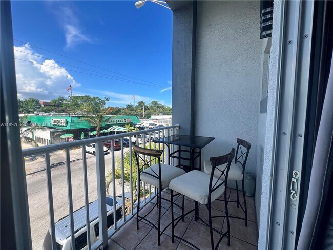 Foto del edificio - 2734 Bird Ave