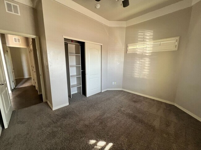 Foto del edificio - BEAUTIFUL EASTSIDE HOME Open House 09/02/2023 from 1:00pm to  1:30pm