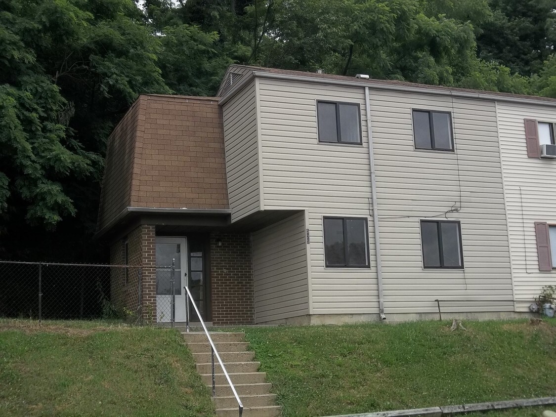 525 St Marys Dr, Steelton, PA 17113 Townhome Rentals in Steelton PA
