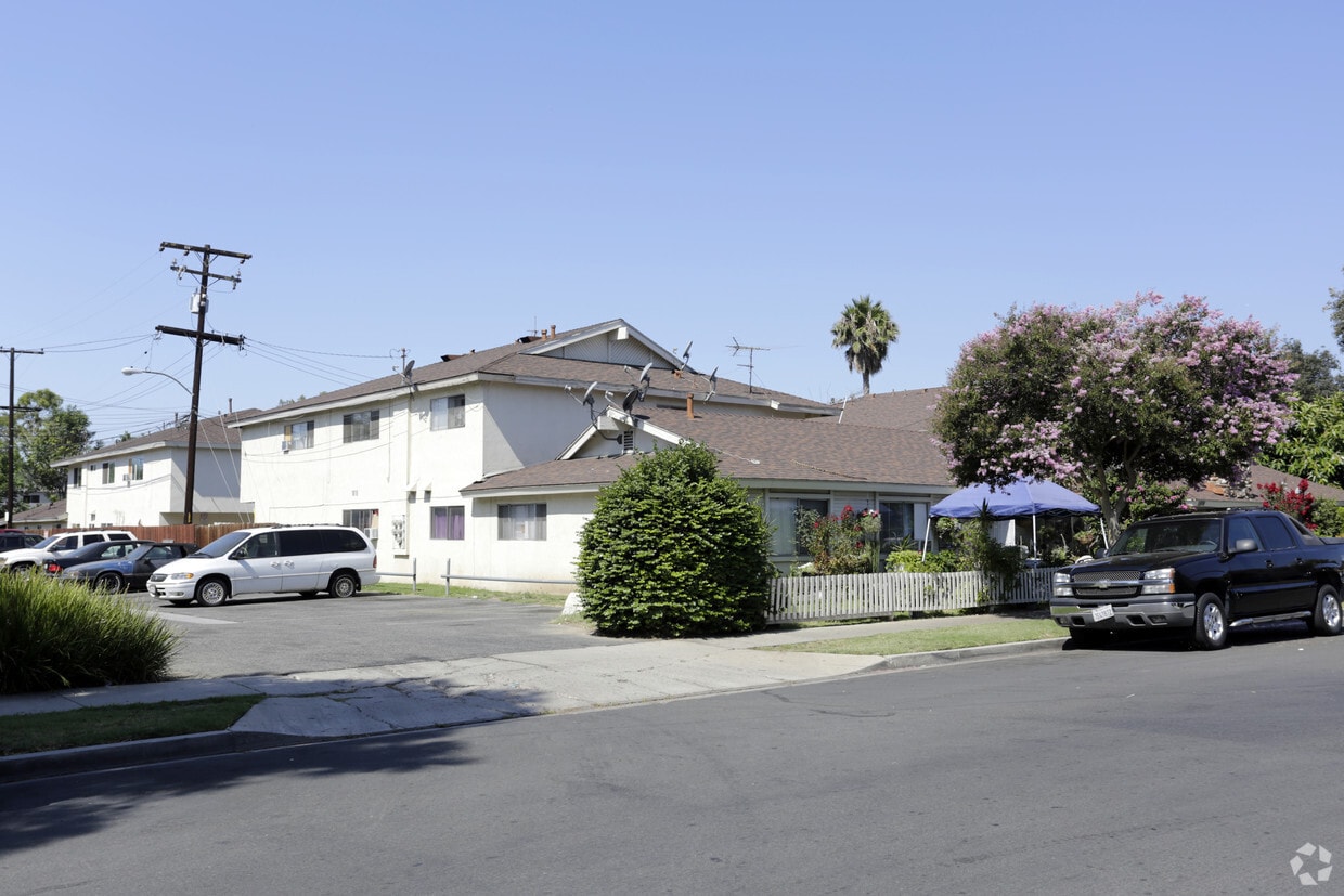 Primary Photo - Myrtle Avenue Apartments