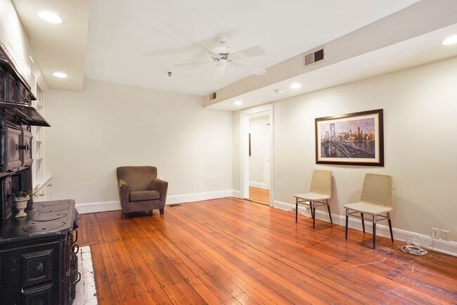 Building Photo - 296 Marlborough St