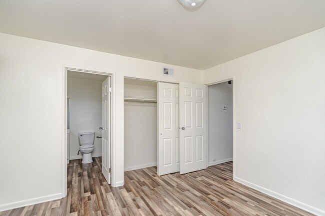 Building Photo - 209 N Woodland Dr