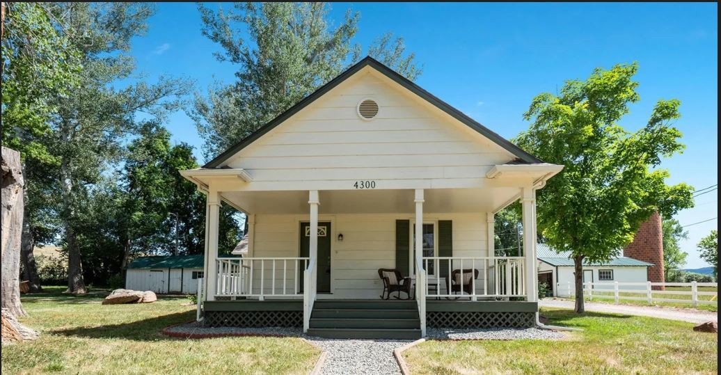 Front door and deck - 4300 Nelson Rd