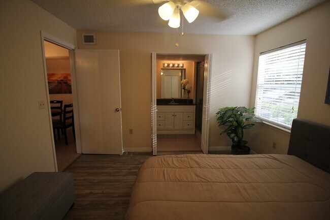 Building Photo - 12551 Equestrian Cir