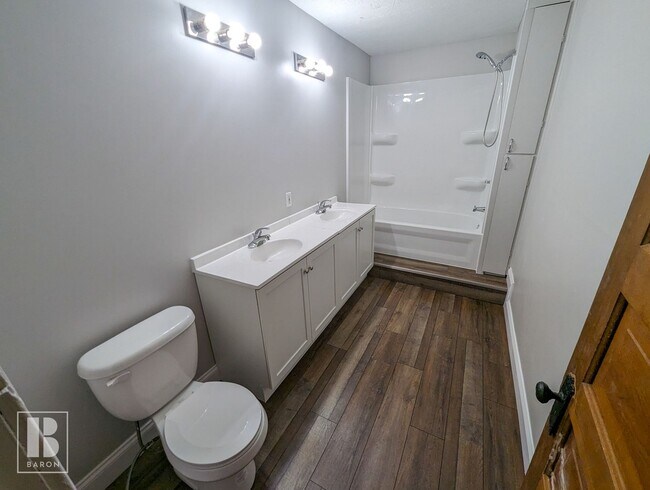 Foto del edificio - Huge Remodeled 3 Bed 1 Bath near downtown ...