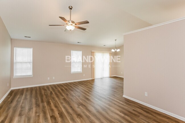 Building Photo - One and a half month FREE RENT!!