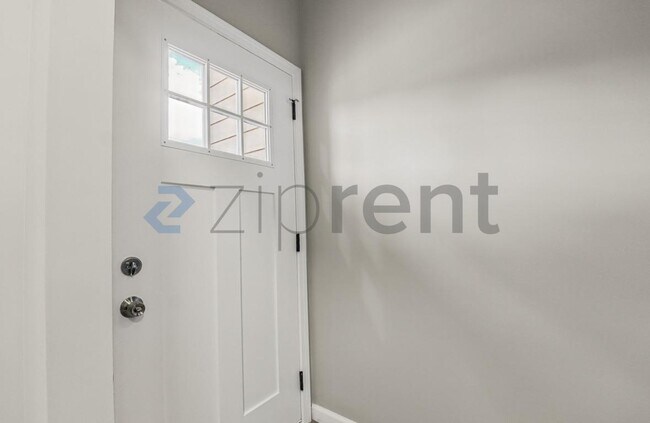 Building Photo - Unit Unit 4