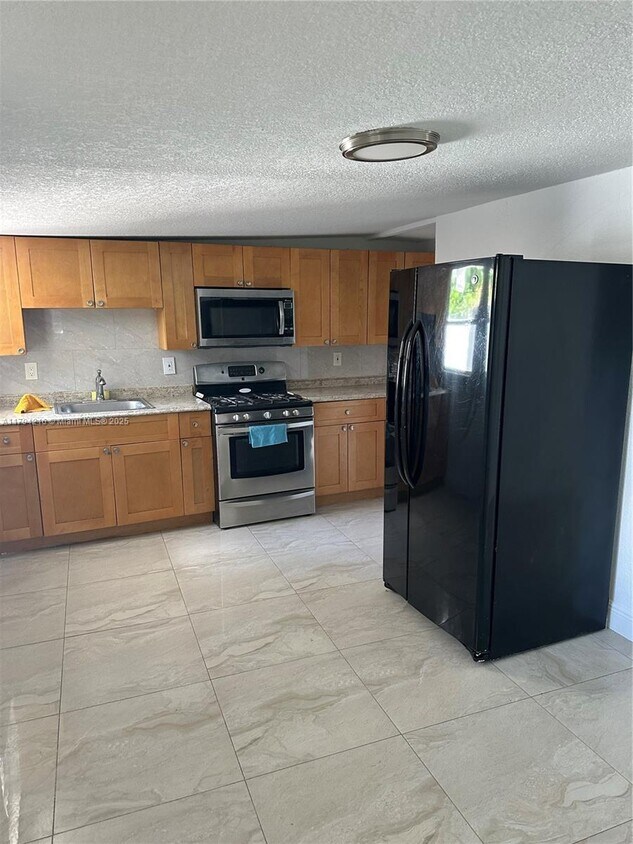 Foto principal - 2500 NW 103rd St