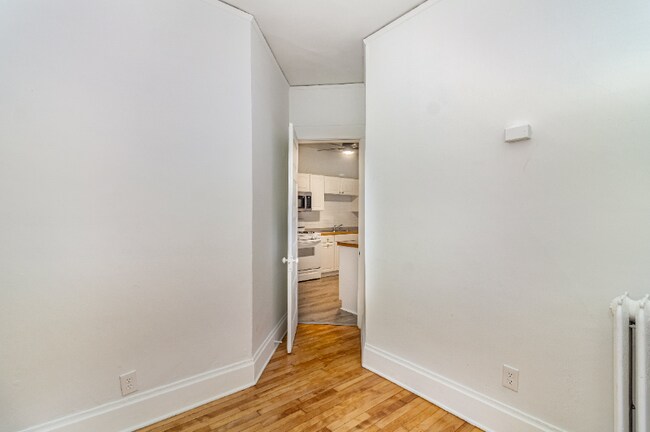 Foto del edificio - 822 W 35th St