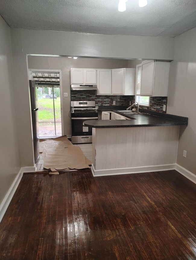 Building Photo - 4638 S McRaven Rd