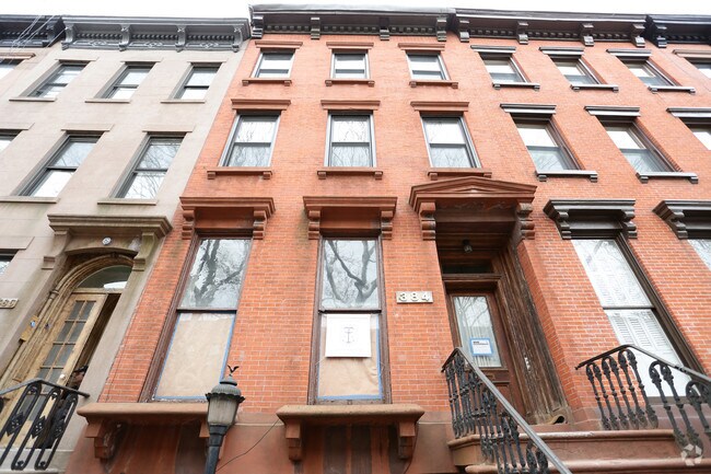 Building Photo - 384 Sackett St