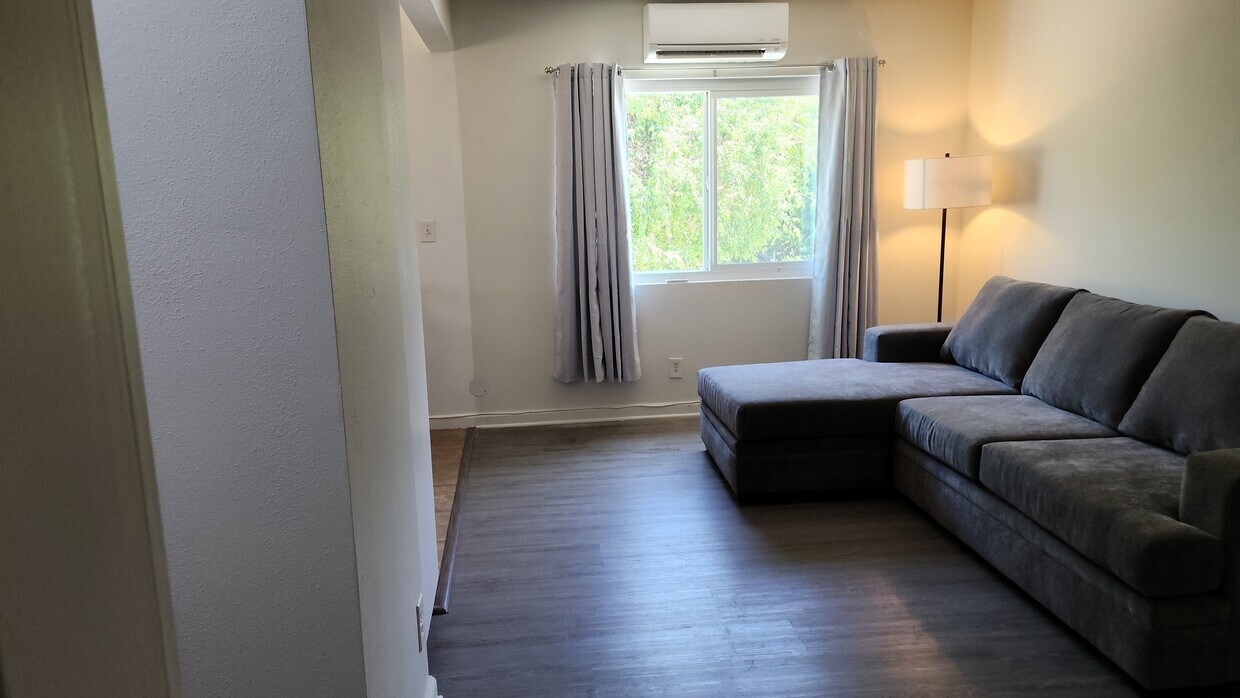 Foto principal - 1262 W 24th St
