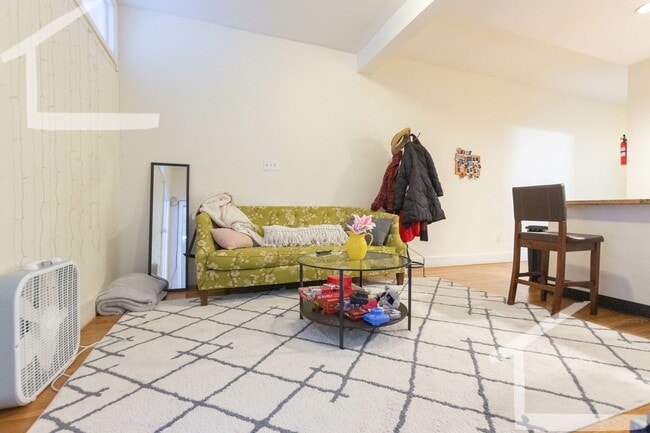 Photo - 3 Bed 1 Bath in Brookline Apartment