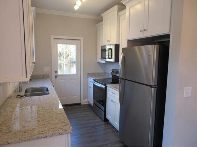 Building Photo - 307 Summercreek Cove