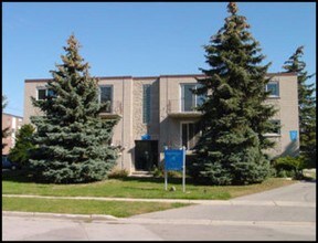 Building Photo - 7-11 Manhattan Ct