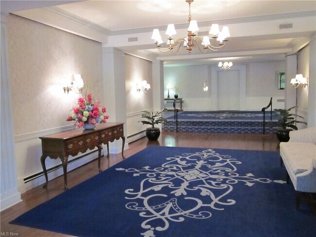 Foto del edificio - 13800 Fairhill Rd