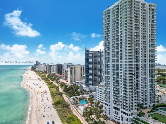 Foto del edificio - 6365 Collins Ave