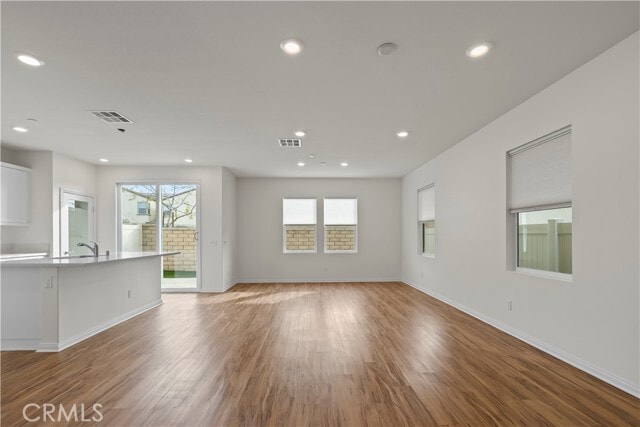 Foto del edificio - 880 Julie Pl