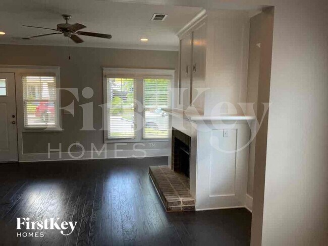 Building Photo - 3330 Sawyer Dr