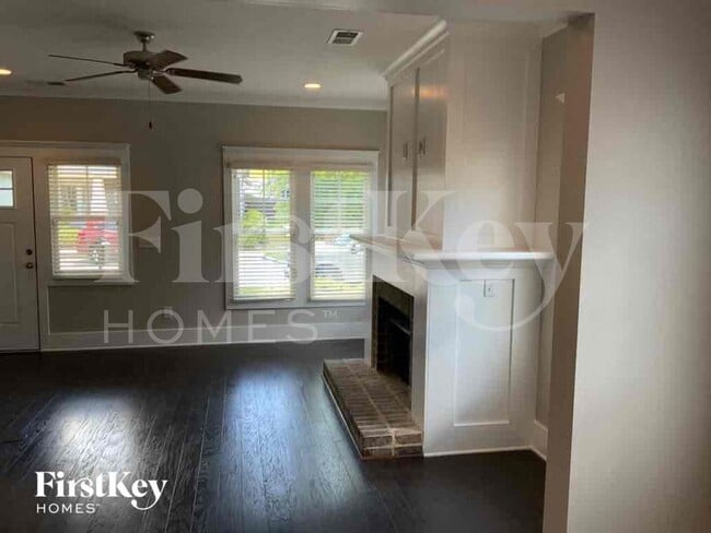 Foto del edificio - 3330 Sawyer Dr