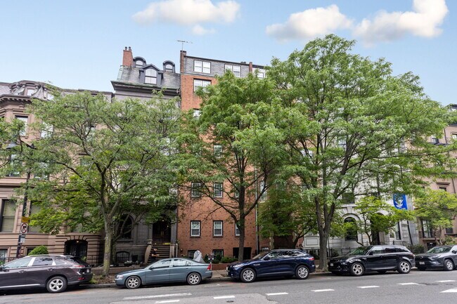 Foto del edificio - 122 Beacon St
