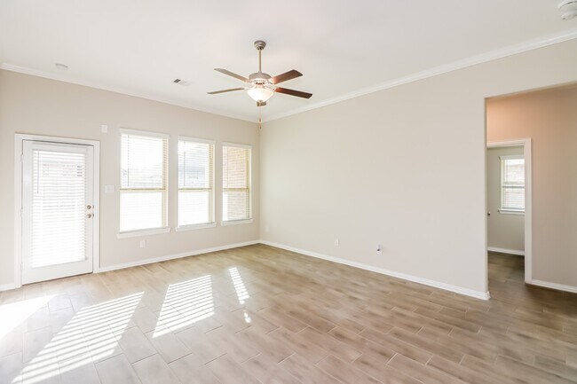 Foto del edificio - 1648 Breezewood Dr